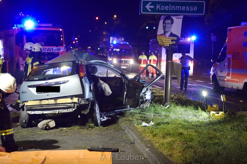 Schwerer VU Koeln Dellbrueck Bergisch Gladbacherstr Herler Ring P015.JPG - Miklos Laubert